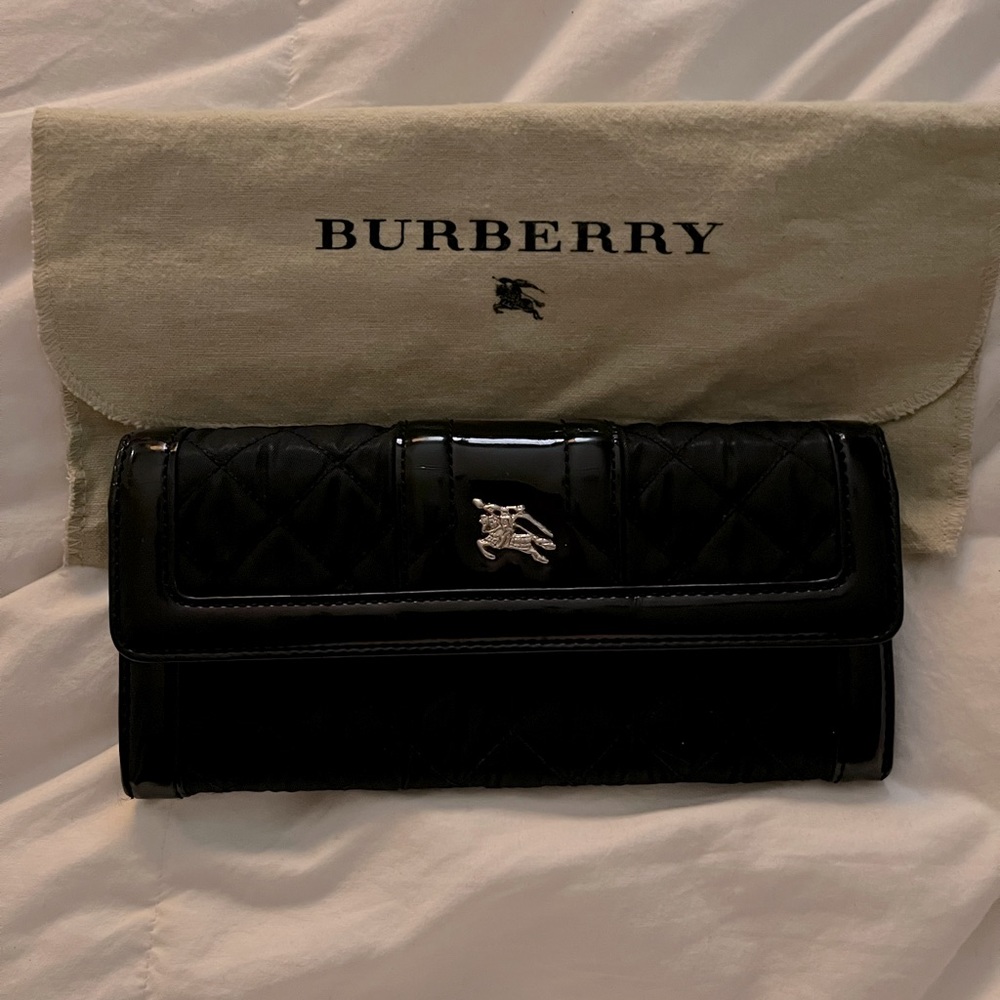 Burberry wallet original dust bag awesome condition